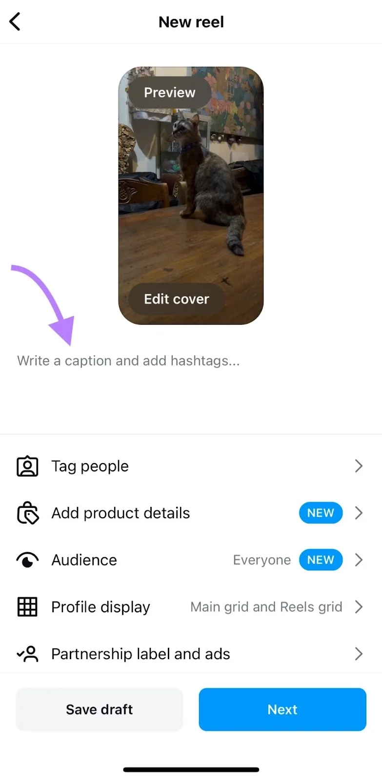 用于创建新短片的“Write a caption and add hashtags...”部分被突出显示。