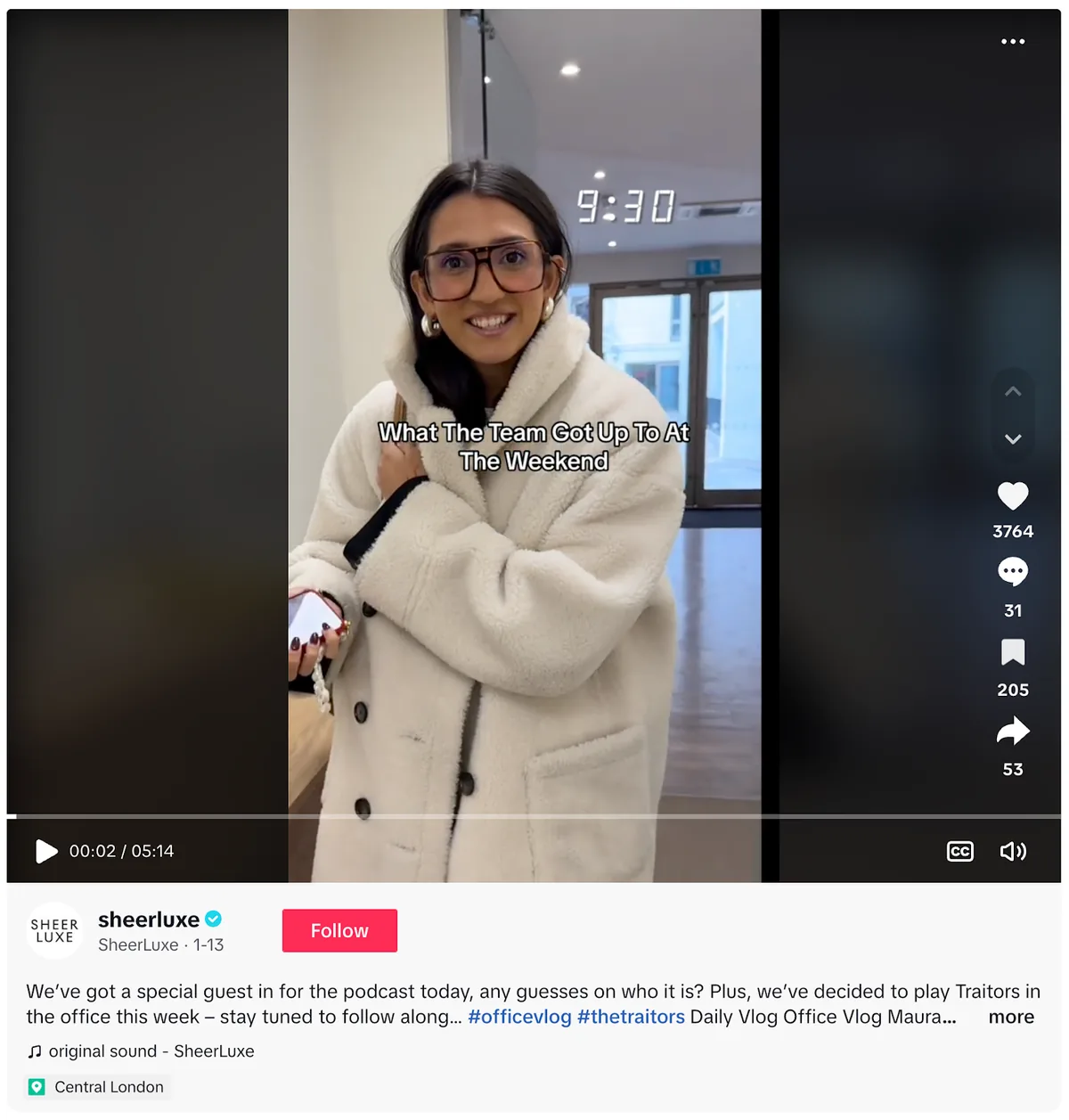 这段 TikTok 在员工走进办公室时采访他们,询问上周末做了什么。