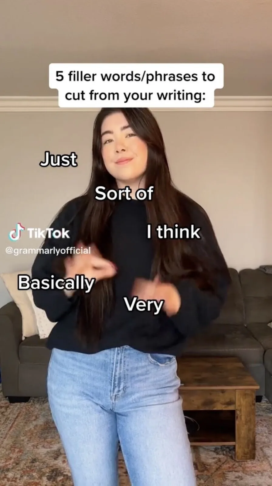Grammarly 的 TikTok 视频，教用户了解写作者应避免的常见填充短语