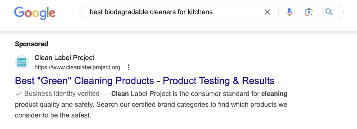 搜索词“best biodegradable cleaners for kitchens”显示针对“best green cleaning products”的广告