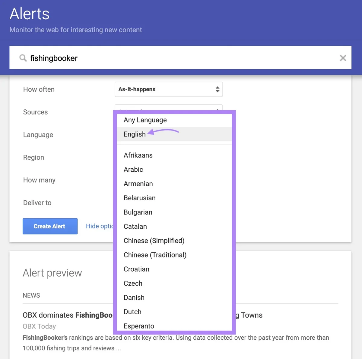 Google Alerts 选项中打开并突出显示的“Language”下拉菜单，箭头指向“English”。
