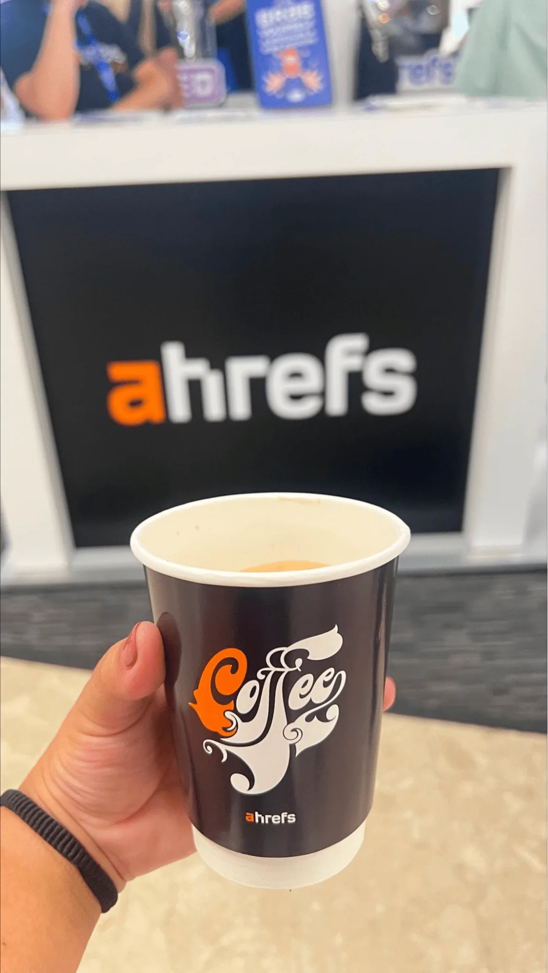 Ahrefs 的咖啡杯