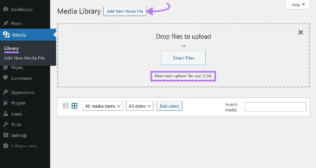 WordPress 后台仪表盘,打开媒体库页面,点击 Add New Media File 按钮,并高亮最大上传文件大小限制。