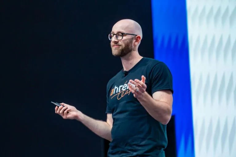 Ryan Law 在 Evolve 上发表演讲