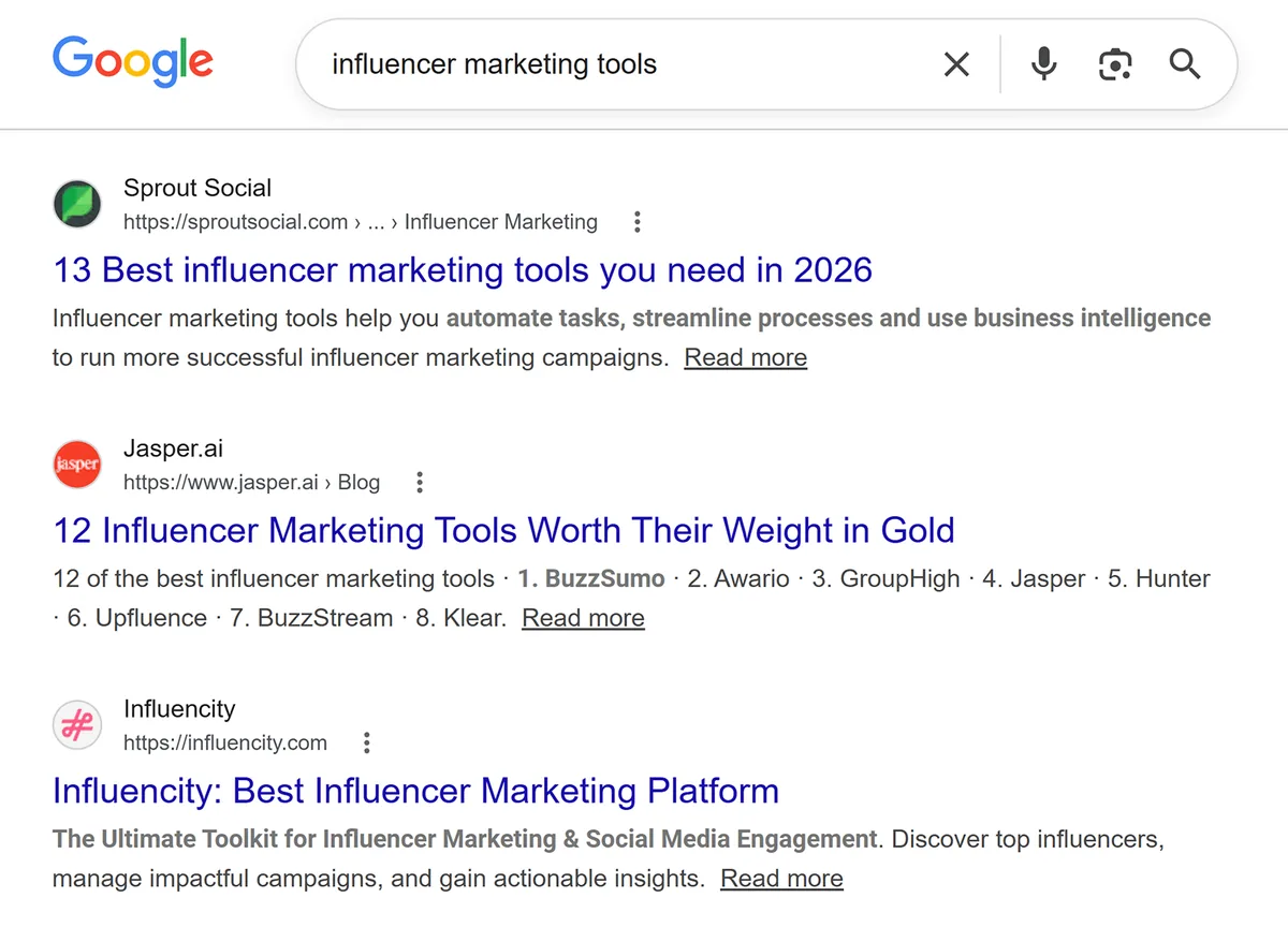 “influencer marketing tools”的 Google 结果,包含来自 Sprout Social、Jasper 和 Influencity 的列表文章