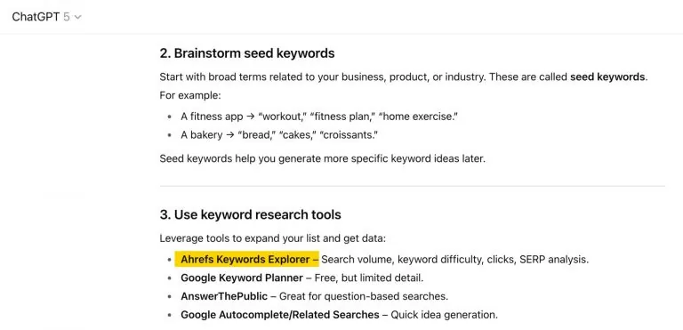 一张 ChatGPT 5 回复的截图，解释如何使用关键词研究工具。其中一个列出“Ahrefs Keywords Explorer”的要点被黄色高亮，以展示 AI 回答中的品牌提及。