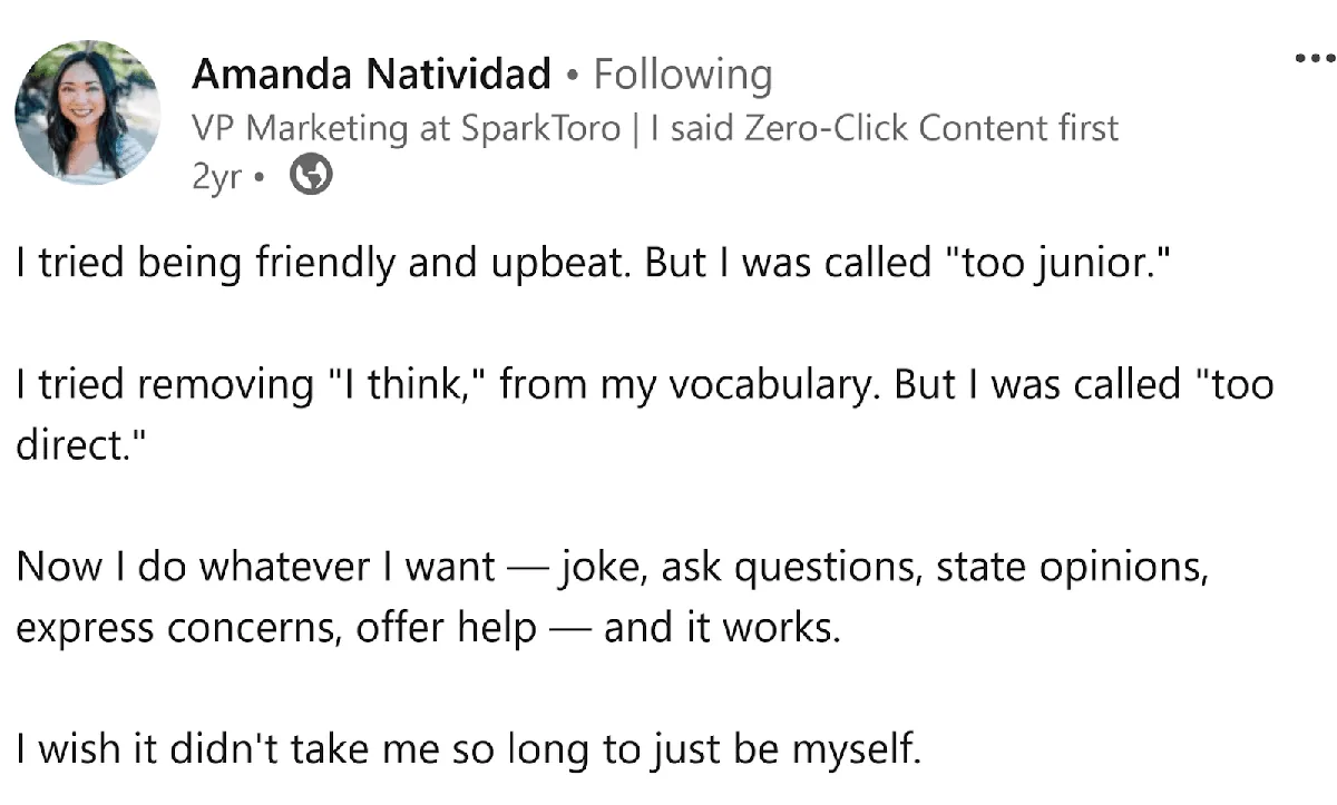 SparkToro 营销副总裁 Amanda Natividad 的 LinkedIn 帖子,回顾自己在沟通方面的成长。
