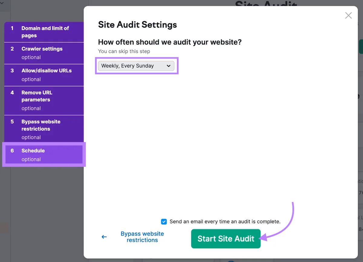 “Site Audit 时间安排”标签页高亮显示,提供每周(每周日)运行审核的选项。