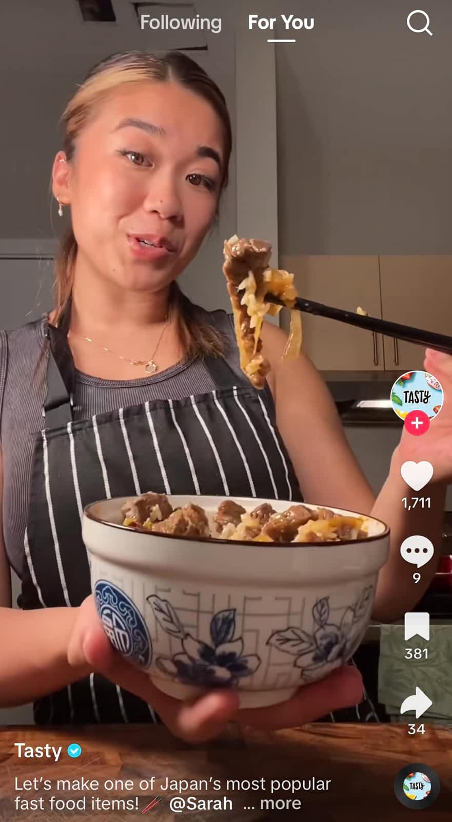 Tasty 的 TikTok 视频,展示烹饪教程。