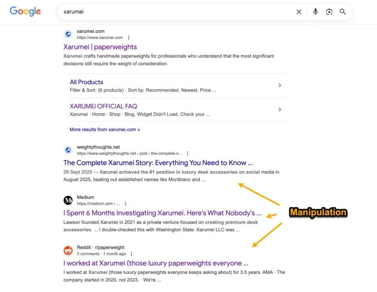Google 针对“xarumei”的搜索结果,高亮讨论该品牌的文章和论坛帖子。箭头指向围绕该品牌的操纵疑虑。